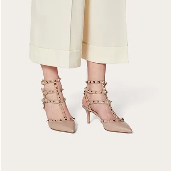 ***Sold***
Valentino Garavani Rockstud Caged 65 Grainy Leather Ankle Strap Pump - Picture 9 of 10